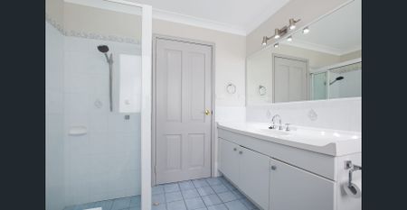 Impressive Family Home with Large Shed - Photo 4