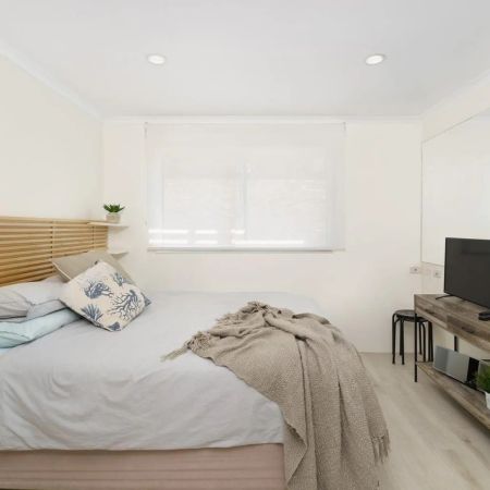 Modern Fully Furnished Studio in the Heart of Manly - Photo 3