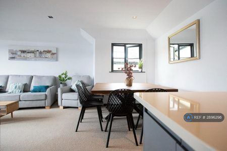 4 bedroom terraced house to rent - Photo 3