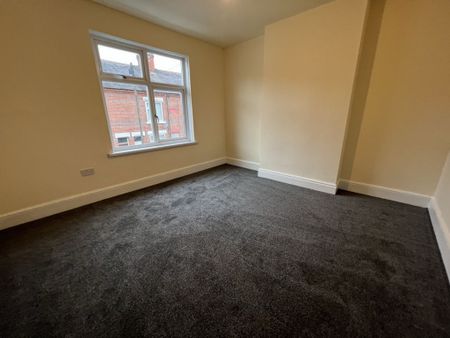 3 Bedroom Terraced - Photo 3