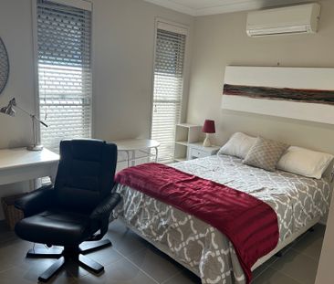 Broadbeach Waters - Photo 2