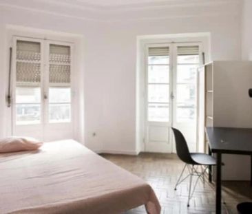 Room in a shared 7-bedroom apartment for rent in Lisbon - Foto 6