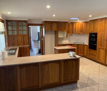 4 BEDROOM FAMILY HOME - Photo 2