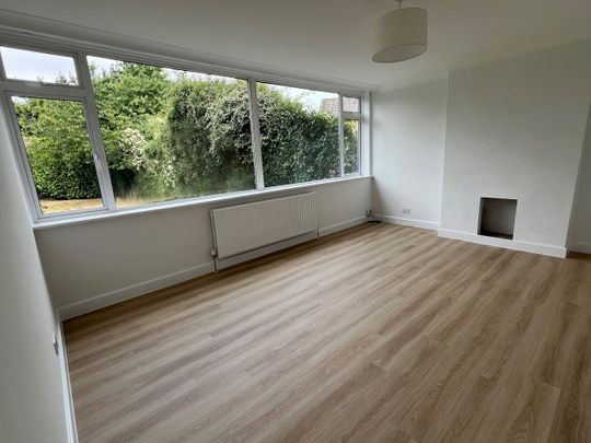 2 Bed Flat, Westover Road, BS9 - Photo 1