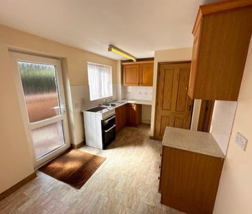 2 bedroom end of terrace house to rent - Photo 6
