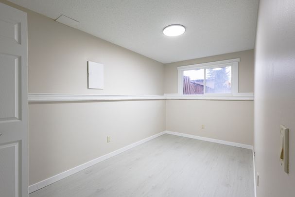 1 - 4528 75 Street Northwest, Calgary - Photo 1