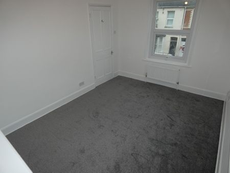 3 bed Terraced - To Let - Photo 3