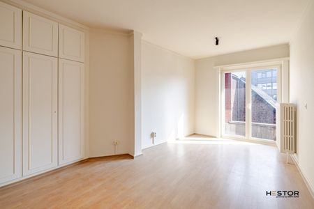 Gerenoveerd 2 slaapkamer appartement te Beveren - Photo 3