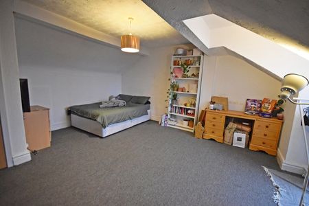 5 Bed Terraced House, Nelson Street, M7 - Photo 4