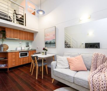 Furnished One Bedroom One bathroom Loft - Heritage Building - Photo 6