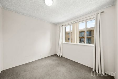 Riverside Living in Queanbeyan East - Renovated 2 Bedroom Unit - Photo 4
