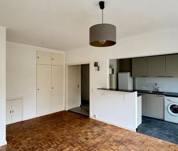 Studio te huur in Oudergem voor € 800 met 1 slaapkamer - Photo 3