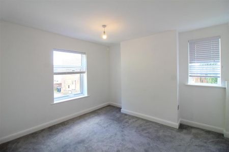 2 bedroom semi-detached house to rent - Photo 4