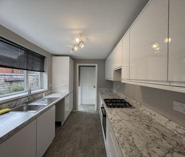 3 bedroom terraced house to rent - Photo 2