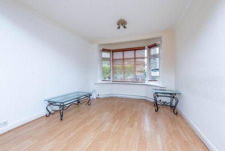 3 bedroom end of terrace house to rent - Photo 2