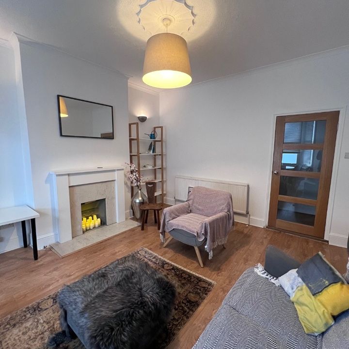 2 Bed Flat, Lichfield Road, NW2 - Photo 1