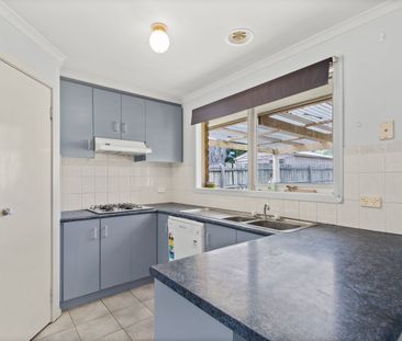 Spacious and Light-Filled Home in Mill Park - Photo 4