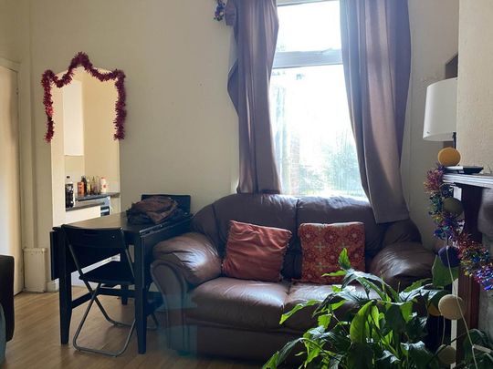 4 bedroom semi-detached house to rent - Photo 1