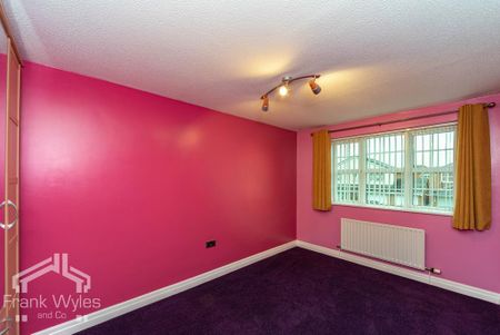 4 bedroom detached house to rent - Photo 3