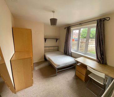 4 Bed Student Accommodation - Photo 3