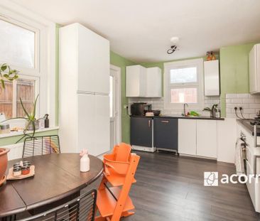 4 bedroom end of terrace house to rent - Photo 6