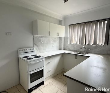 Neat & Tidy Ground floor Unit - Photo 3