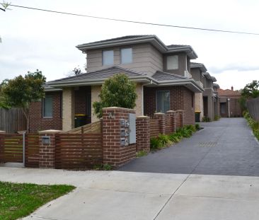 Stunning Modern Townhouse - Premium Regent Location - Photo 2