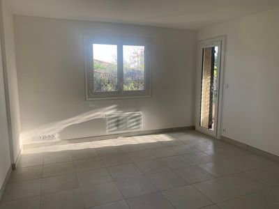 Location Appartement 4 pièces 82m² PUGET VILLE 83390 - Photo 1