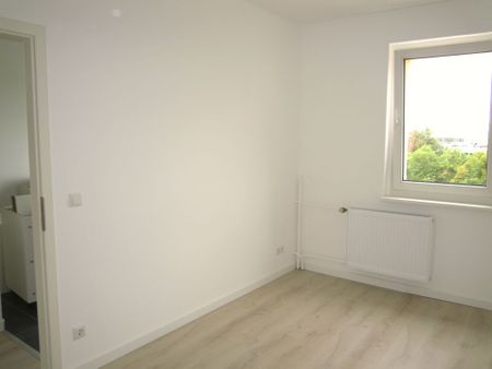 Drewitz, Erich-Pommer-Str. 16, sanierte 3-Zi mit 60,9 m² inkl. EBK und Balkon - Photo 4