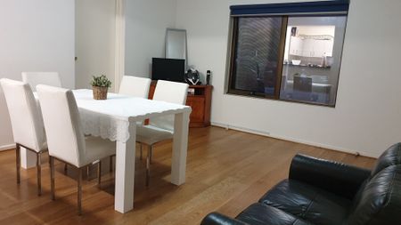 4-bedroom shared unit / apartment, Winifred St - Photo 3