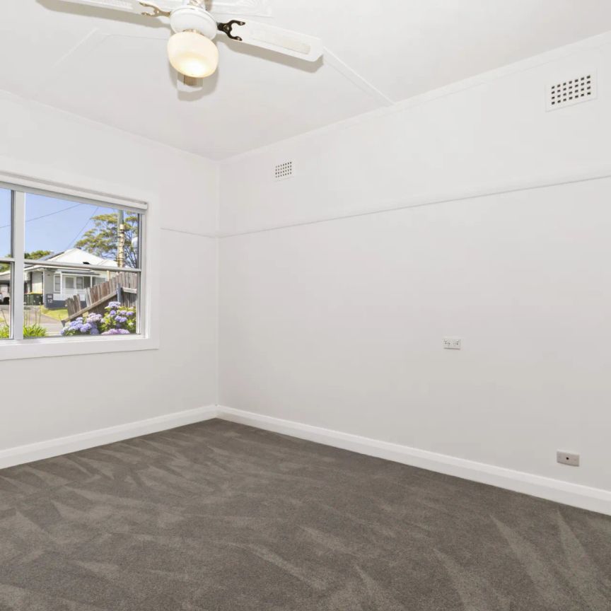 Four-bedroom house - Photo 1