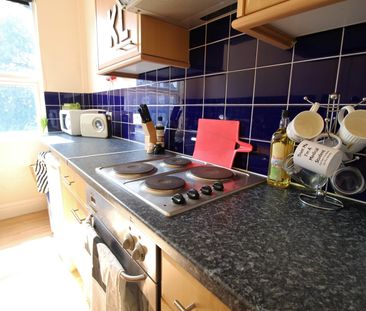 Studio Flat, Kelso Road, LS2 - Photo 1