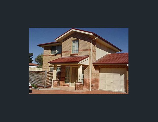 Charming Home in Convenient Casula Location - Photo 1