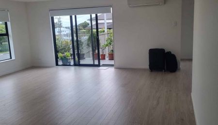 4Bed near new flat - Photo 5