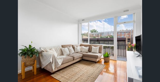 Light-Filled Top-Floor Retreat in a Prime Lifestyle Location - Photo 1