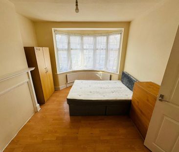 4 bedroom terraced house to rent - Photo 6