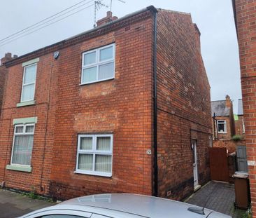 2 bedroom end of terrace house to rent - Photo 4