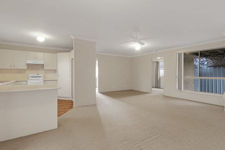 Well Maintained Villa - Photo 2