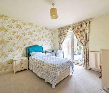 Brooklyn Close, Woking, Surrey, GU22 - Photo 3