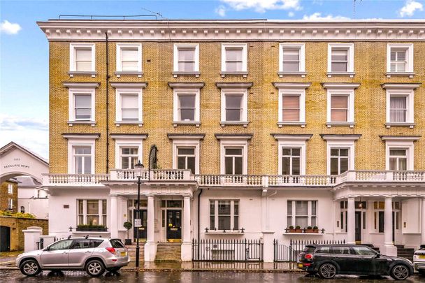 A well located two bedroom flat, set on the sought after street of Harcourt Terrace, benefitting from natural light. - Photo 1