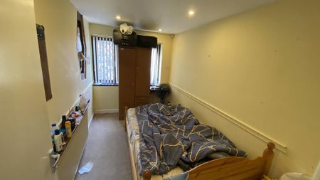 4 bedroom terraced house to rent - Photo 3