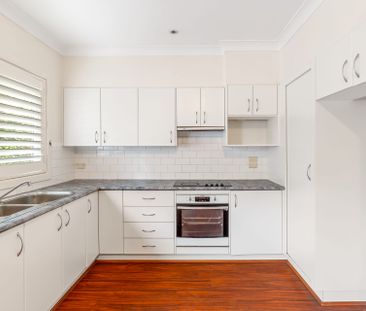 Stylish Townhouse - Photo 5