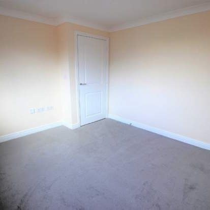 2 bedroom property to rent in Plymouth - Photo 1