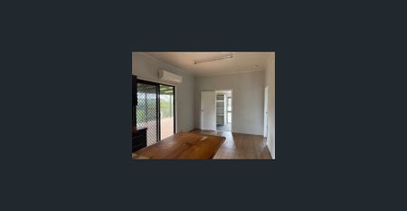 Privacy at the end of the lane. - Photo 2