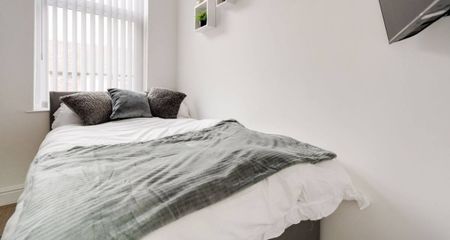 5 Bed Terraced House, Manningham Road, L4 - Photo 4