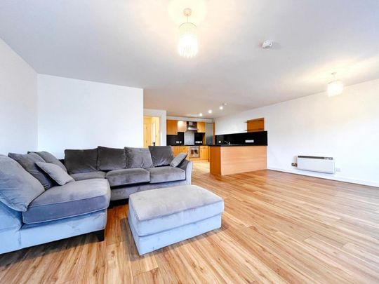 2 bedroom Flat To Let - Photo 1