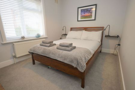 359A Charminster Road, Bournemouth, BH8 - Photo 4