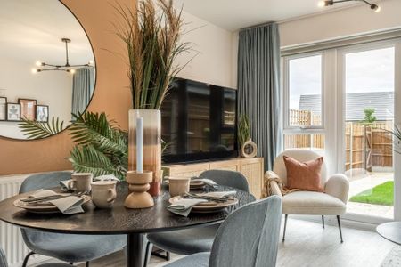 4 bedroom semi-detached house to rent - Photo 3