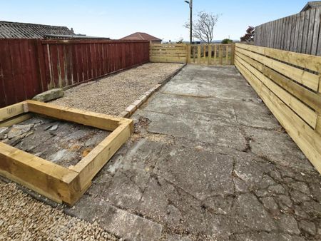 2 bedroom terraced house to rent - Photo 4