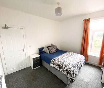 Room 3, 7 Coronation Road - Photo 3